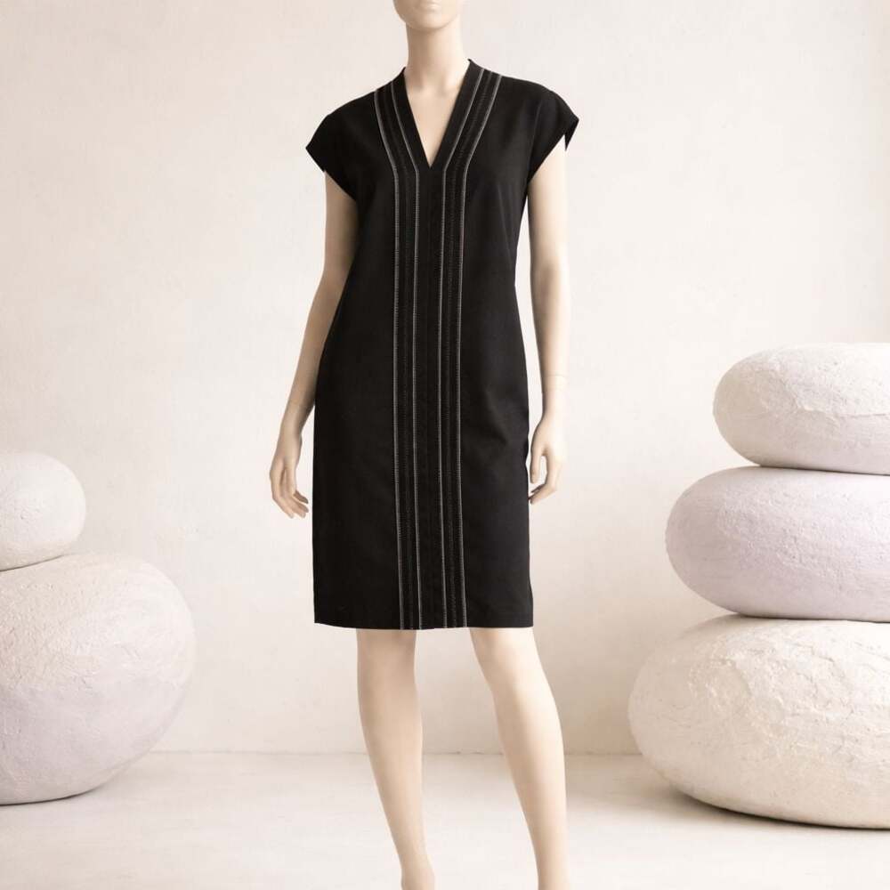 Vince Black Sleeveless V-Neck Blouse with Contrast Stitching Size 2
